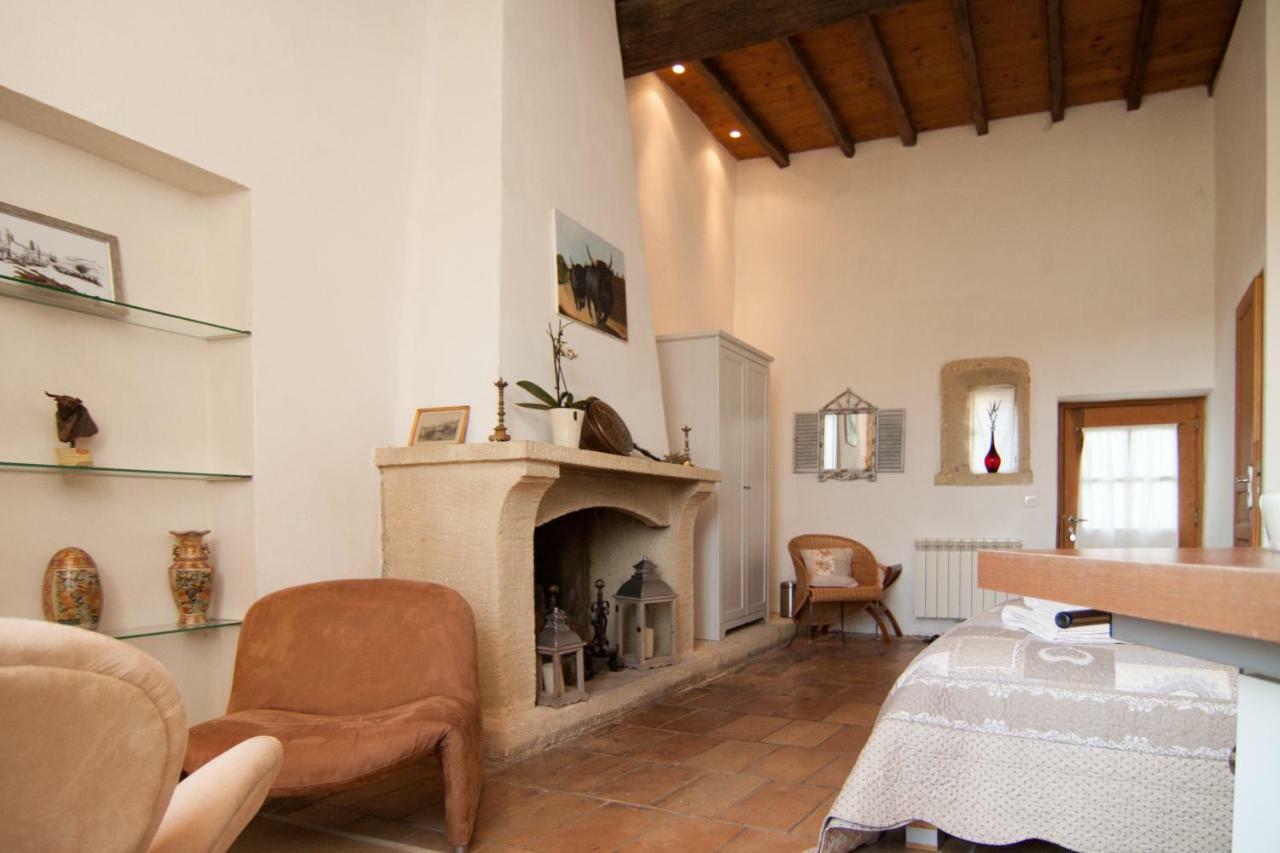 Mas de la Rivoire B&B Villevieille Extérieur photo